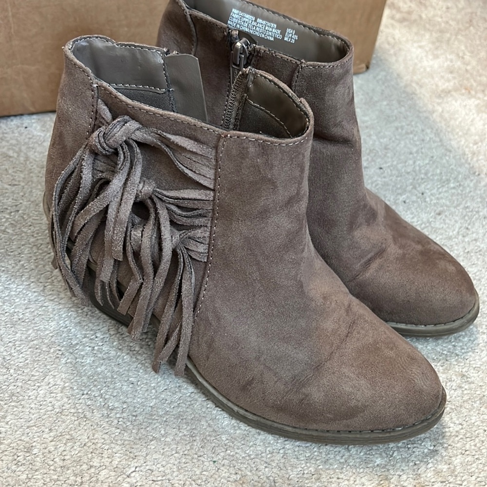 Faded Glory Booties - SZ 9 - Taupe